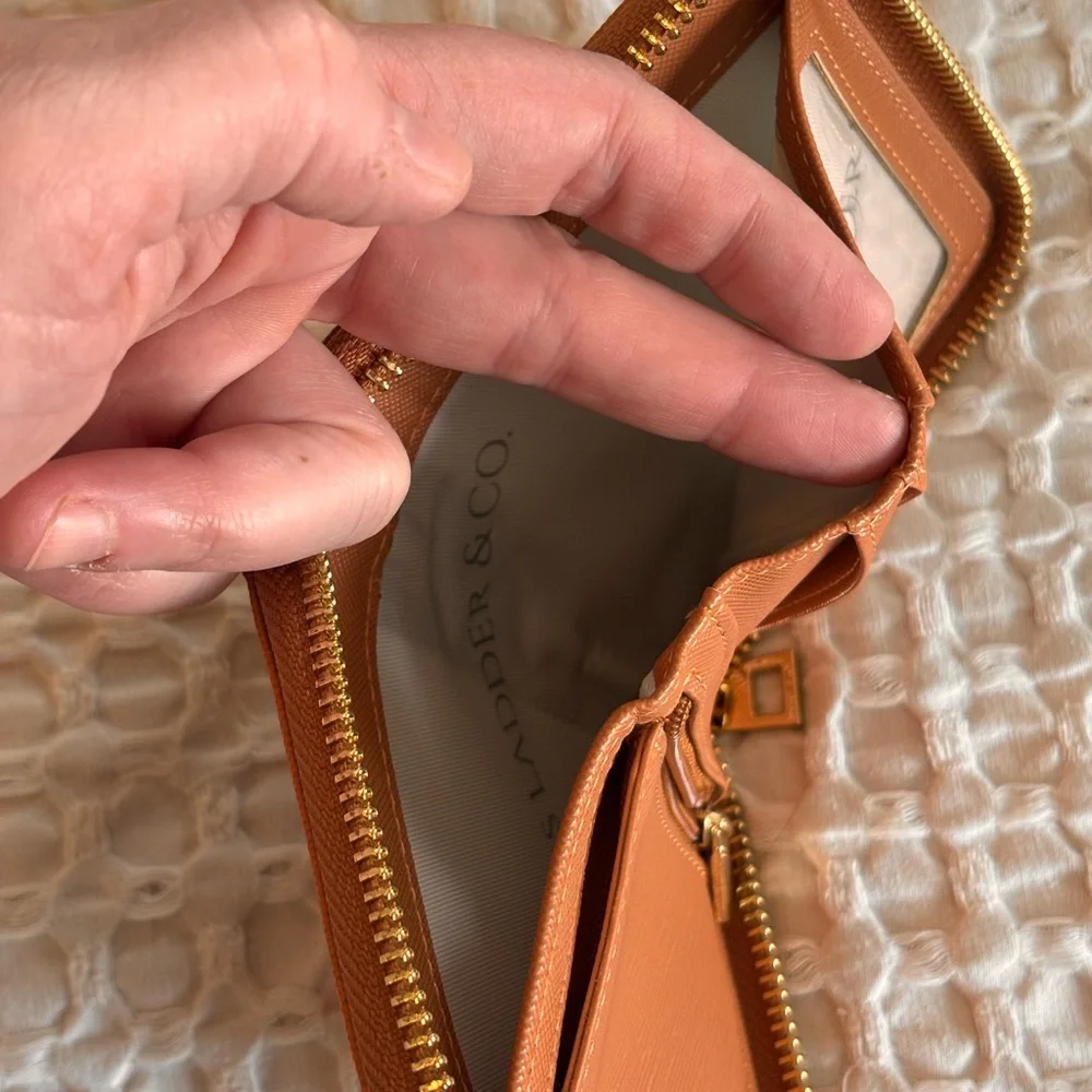 EUC Glass Ladder Vegan Leather Susan Zip Wallet in Maple with Gold Hardware - Picture 4 of 9